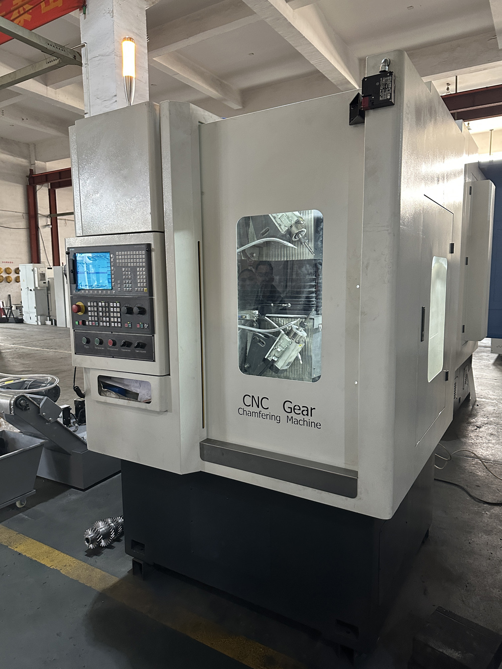 gear-chamfering-machine